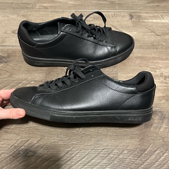 Clae Bradley Essentials Triple Black Leather low top sneaker 8.5 - Picture 3 of 7